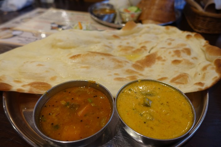 naan with curry