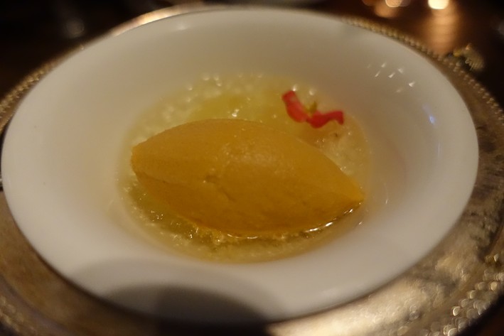Zhejiang version of affogato with loquat