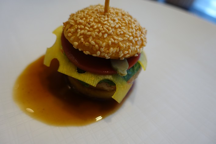 pork burger with sauce