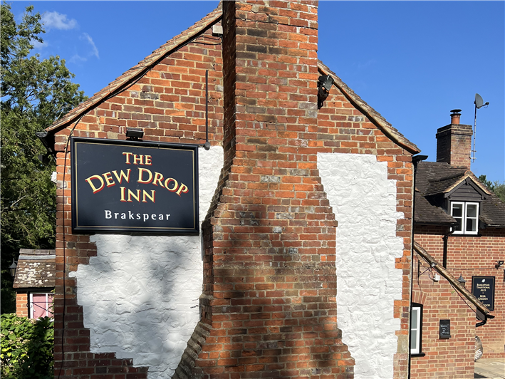 review of British pub restaurant The Dew Drop Inn near Maidenhead by ...