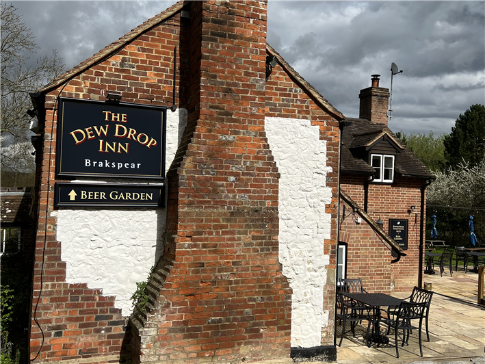 review of British pub restaurant The Dew Drop Inn near Maidenhead by ...